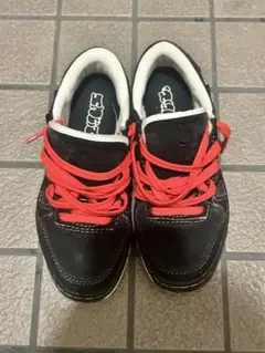 Reebok ブラック/レッド スニーカー