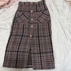 赤と黒のチェック柄タイトスカート