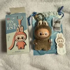 POP MART PIN FOR LOVE THE MONSTERS ラブブ &