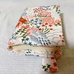 ハンドメイド　花柄刺繍 ブックカバー 文庫本サイズ　コットンリネン刺繍