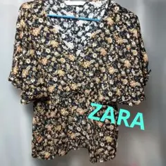 【ZARA】ザラ　フラワープリント 半袖ブラウス　ブラックにオレンジ花柄　M