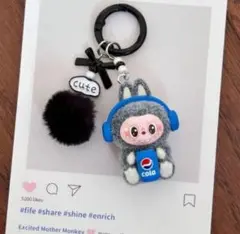 labubuグッズ　大人気ラブブキーホルダー 青　黒ぽんぽん付き　即購入⭕️