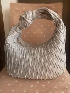 ベージュ プリーツデザイン ハンドバッグ