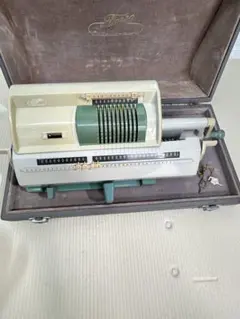 ☆タイガー手回し計算機 H68-21 - メルカリ