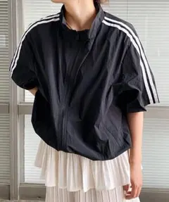 ブラックショートジャケット スポーティのサムネイル