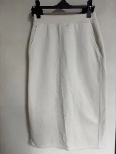 GU 裏起毛アイボリー タイトスカート Mサイズ