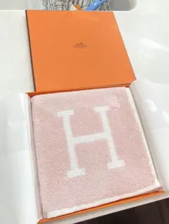 HERMES ピンクタオルハンカチ Hのロゴ入り