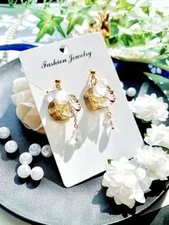 揺れる花びら×透明感パールピアス｜大人可愛い 上品 ゴールド 春夏アクセサリー