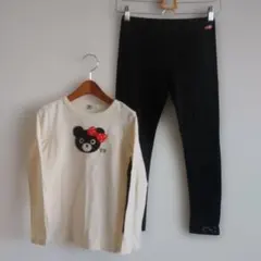 ミキハウスダブルビークマ刺繍Tシャツと黒レギンス