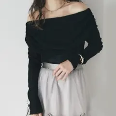 La boutique BonBon フロッキーチュールオフショルカットソー