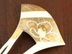 髪飾り 簪 かんざし バチ型 白台 蒔絵 金彩 ヘアアクセサリ 着物 椿 花
