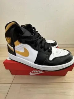 Nike Air Jordan 1 Mid スニーカー