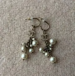 シャネルのイヤリング　パールフリンジ付きリング型イヤリング