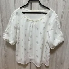 PATTERN 半袖ブラウス 花柄 パール装飾 レースのサムネイル