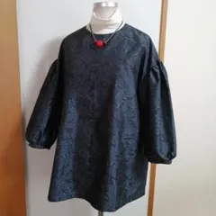 大島紬のふんわりギャザー袖のブラウス