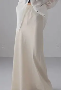 LOWRYSFARM ストレッチサテンスカート