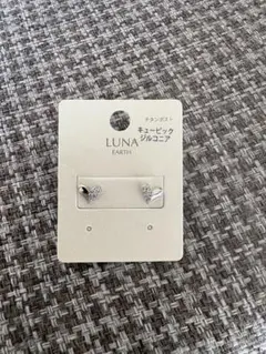 LUNA ハート型シルバーピアス