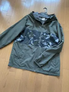 Under Armour マウンテンパーカー カモフラ柄 カーキ　ゆったりサイズのサムネイル