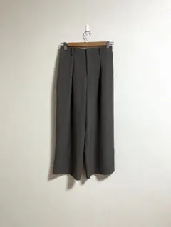 【極美品】ユニクロ タックワイドパンツ 八分丈M ブラウングレー春夏◎ 匿名配送