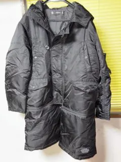 GU✖️アンダーカバーコラボ　 ヒートパテッドコンバーチブルコート