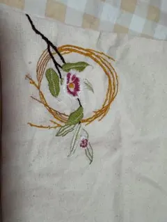 刺繍布 花と枝のデザイン