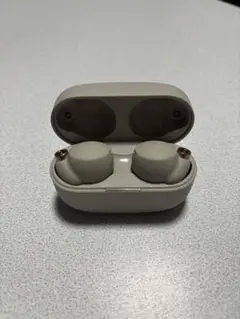 中古SONY WF1000XM4ワイヤレスイヤホン　ホワイト　ケース付き