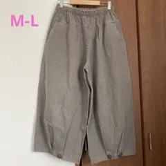 裾タックパンツ