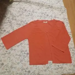 サーモンピンクボタン付きカーディガン