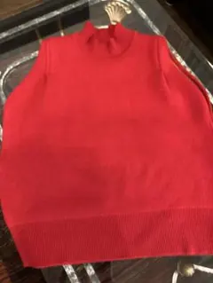 ハイネック ウールニットベスト 赤