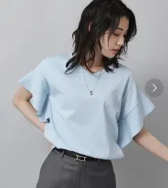 【UNTITLED】 ★美品★ Vネック袖フレアニット