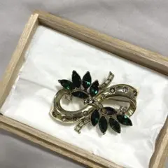 ヴィンテージ風リボン葉デザインブローチ