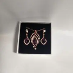 ローズゴールド リーフモチーフ ネックレス&ピアスセット