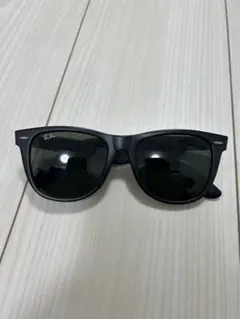 Ray-Ban Wayfarer ブラックサングラス