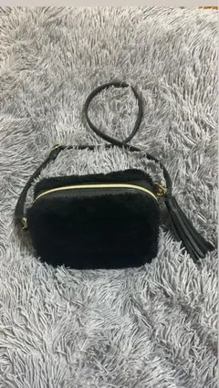 ファー ブラック ショルダーバッグ タッセル付き