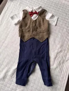 【美品】フォーマルロンパース 男の子 蝶ネクタイ付き ベスト風 70〜80