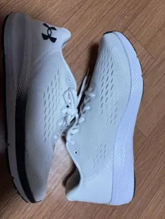 未使用　UnderArmour ChargedPursuit ホワイトスニーカーのサムネイル