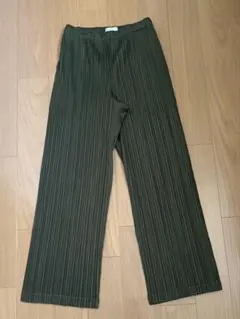 土日限定PLEATS PLEASE カーキパンツ サイズ2 土日限定PLEATS PLEASE カーキパンツ サイズ2 - メルカリ