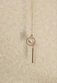 パールと金属のロングネックレス