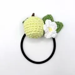 青リンゴ ヘアゴム 白いお花 かぎ針編み フルーツ 花 モチーフ ハンドメイド