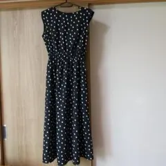 黒と白の水玉模様 ノースリーブワンピース