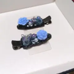 青い花と蝶の黒いヘアクリップ2個セット