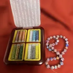 フェリシモ 可愛いケース入りビーズと変わった石のビーズ
