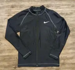 ナイキ　NIKE ブラック ラッシュガード 130cm