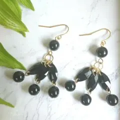 ハンドメイド*ピアス*パールビーズ*ブラック*ゴールド