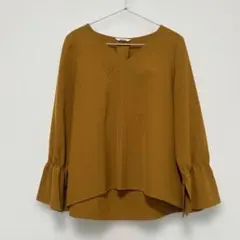 キャメル色トップスのサムネイル