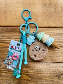 じゃらじゃらキーホルダー37 水色　クッキー3段アイスドーナツくまチョコ