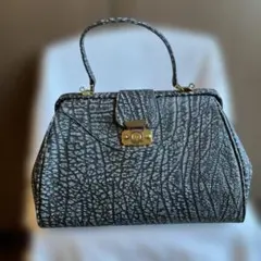 型押しレザー製　ハンドバッグ