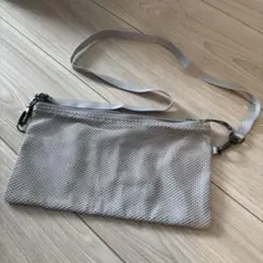 無印良品　ライトグレー メッシュ サコッシュ