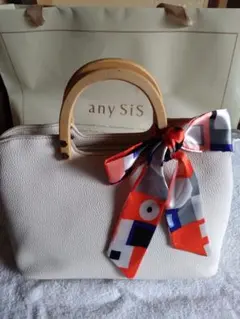 オフホワイト ショルダーバッグ ウッドハンドル