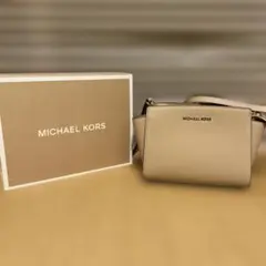 美品✨ MICHAEL KORS ショルダーバッグ レザー ベージュ 肩掛け可のサムネイル